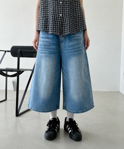 4INT.(フォイント)の「バルーン 9分丈 ハーフ デニム バミューダパンツ / Dカン付き(その他パンツ・レディース・ブラック/ライトブルー/ブルー・M/S)」の1枚目の写真