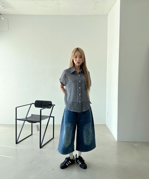 4INT.(フォイント)の「バルーン 9分丈 ハーフ デニム バミューダパンツ / Dカン付き(その他パンツ・レディース・ブラック/ライトブルー/ブルー・M/S)」の5枚目の写真