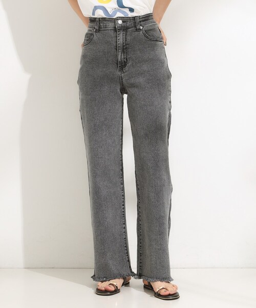 Cutie Blonde(キューティーブロンド)の「【S-LL/裏ひんやり/ストレッチ】ワイドストレートデニムパンツ(デニムパンツ・レディース・ブラック/ライトブルー・02/04/01/03)」の3枚目の写真