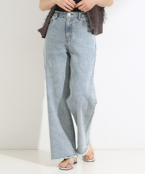 Cutie Blonde(キューティーブロンド)の「【S-LL/裏ひんやり/ストレッチ】ワイドストレートデニムパンツ(デニムパンツ・レディース・ブラック/ライトブルー・02/04/01/03)」の7枚目の写真