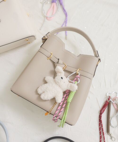 MAJESTIC LEGON(マジェスティックレゴン)の「ノットベルトショルダーバッグ(ショルダーバッグ・レディース・ピンク/ブラック/アイボリー/グレイッシュベージュ/サックスブルー・FREE)」の4枚目の写真