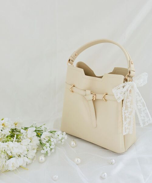 MAJESTIC LEGON(マジェスティックレゴン)の「ノットベルトショルダーバッグ(ショルダーバッグ・レディース・ピンク/ブラック/アイボリー/グレイッシュベージュ/サックスブルー/イエロー・FREE)」の6枚目の写真