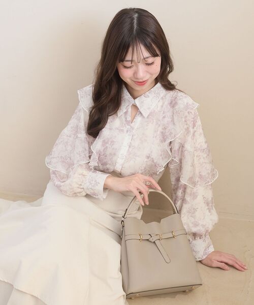 MAJESTIC LEGON(マジェスティックレゴン)の「ノットベルトショルダーバッグ(ショルダーバッグ・レディース・ピンク/ブラック/アイボリー/グレイッシュベージュ/サックスブルー・FREE)」の15枚目の写真