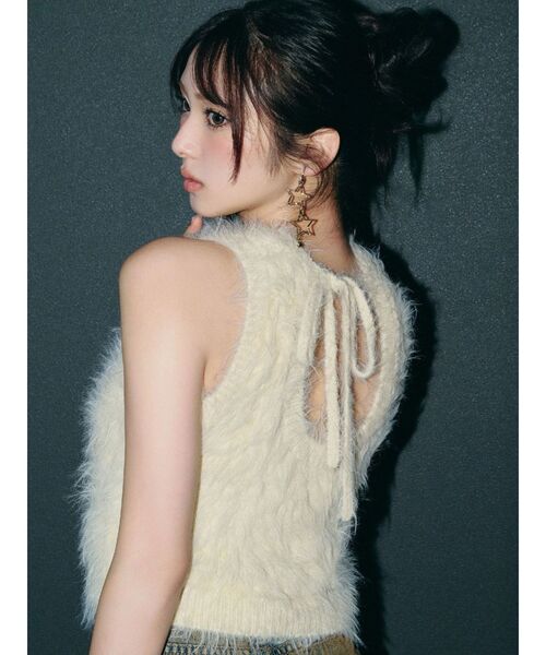 EVRIS（エヴリス）の「ファンシーヤーンノースリニットトップス（タンクトップ・レディース・ブラウン/アイボリー/ブルー・FREE）」の4枚目の写真