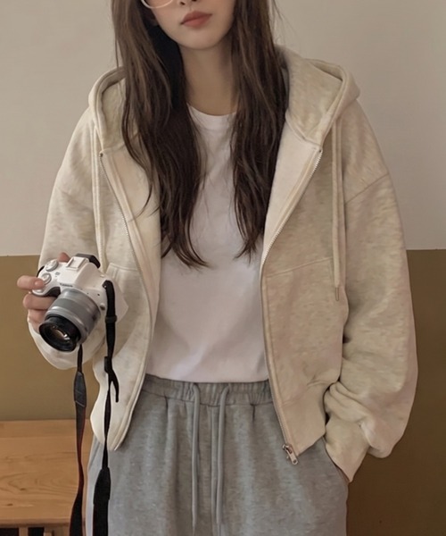 cammie(キャミー)の「ボリュームスリーブショートパーカー(パーカー・レディース・グレー/ブラック/オートミール・M/L)」の4枚目の写真