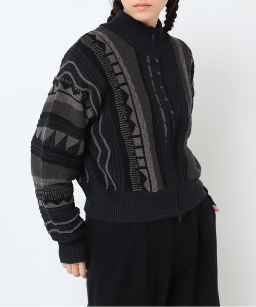 RNA-N(アールエヌエーエヌ)の「K2731 3DニットZIP UPカーデ(カーディガン/ボレロ・レディース・グレー×サックスブルー/ナチュラル/ブラック・FREE)」の2枚目の写真