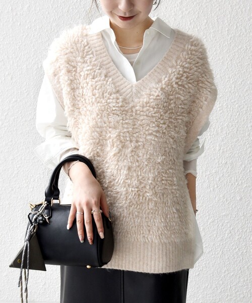 SHIPS any(シップス エニィ)の「SHIPS any: ループ ニット Vネック ベスト(ベスト・レディース・ナチュラル/グレー・ONE SIZE)」の1枚目の写真