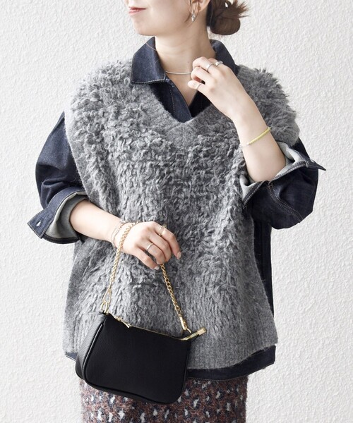 SHIPS any(シップス エニィ)の「SHIPS any: ループ ニット Vネック ベスト(ベスト・レディース・ナチュラル/グレー・ONE SIZE)」の2枚目の写真