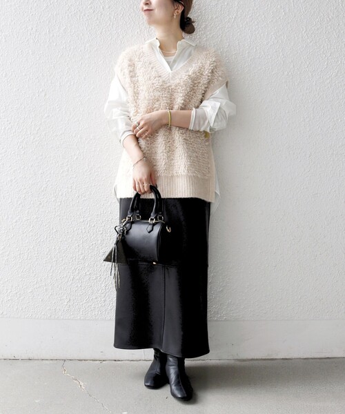 SHIPS any(シップス エニィ)の「SHIPS any: ループ ニット Vネック ベスト(ベスト・レディース・ナチュラル/グレー・ONE SIZE)」の3枚目の写真