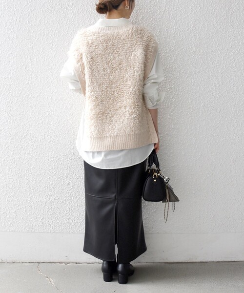 SHIPS any(シップス エニィ)の「SHIPS any: ループ ニット Vネック ベスト(ベスト・レディース・ナチュラル/グレー・ONE SIZE)」の4枚目の写真