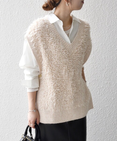 SHIPS any(シップス エニィ)の「SHIPS any: ループ ニット Vネック ベスト(ベスト・レディース・ナチュラル/グレー・ONE SIZE)」の7枚目の写真