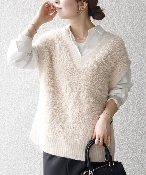 SHIPS any(シップス エニィ)の「SHIPS any: ループ ニット Vネック ベスト(ベスト・レディース・ナチュラル/グレー・ONE SIZE)」の10枚目の写真