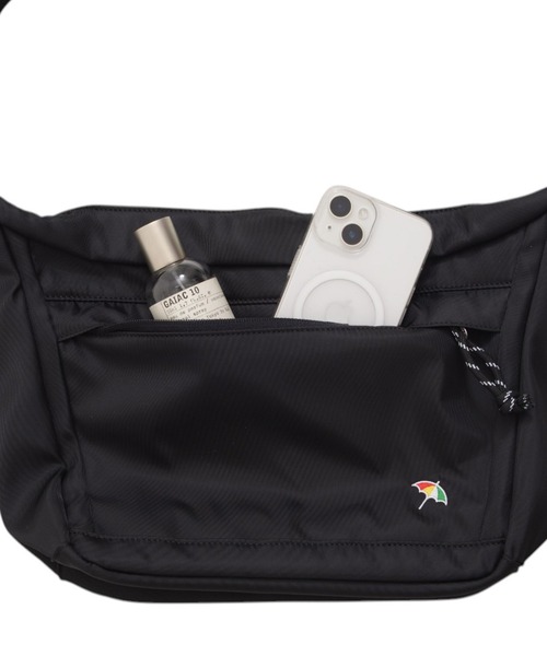 Arnold Palmer(アーノルドパーマー)の「ヘルメット シェア ショルダーバッグ(トートバッグ・レディース・ブラック/カーキ・F)」の5枚目の写真