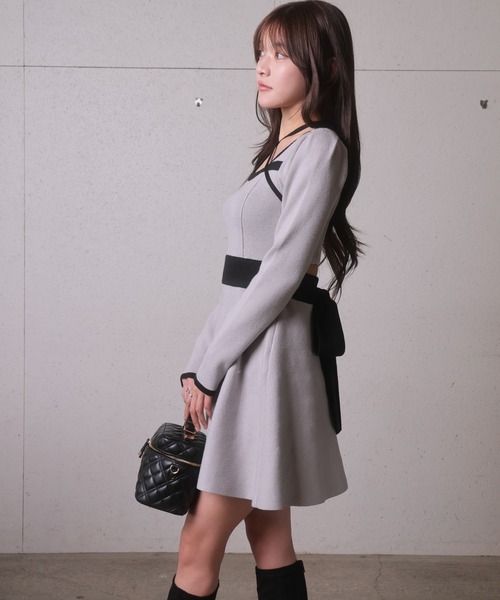 バックリボンバイカラーフレアワンピース（ワンピース）｜LIPSERVICE