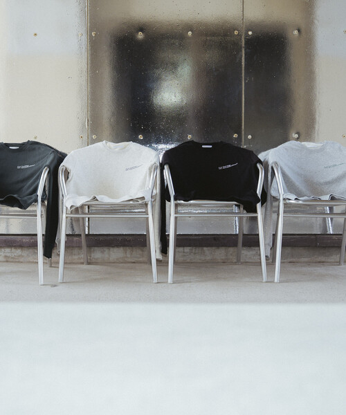 Firsthand（ファーストハンド）の「MA Firsthand/マ ファーストハンド MA ベーシックロゴ刺繍 クルーネックスウェット / 裏毛 / リラックスフィット（スウェット・メンズ・オリーブ/ブラック/オフホワイト/グレー・LARGE/MEDIUM）」の6枚目の写真