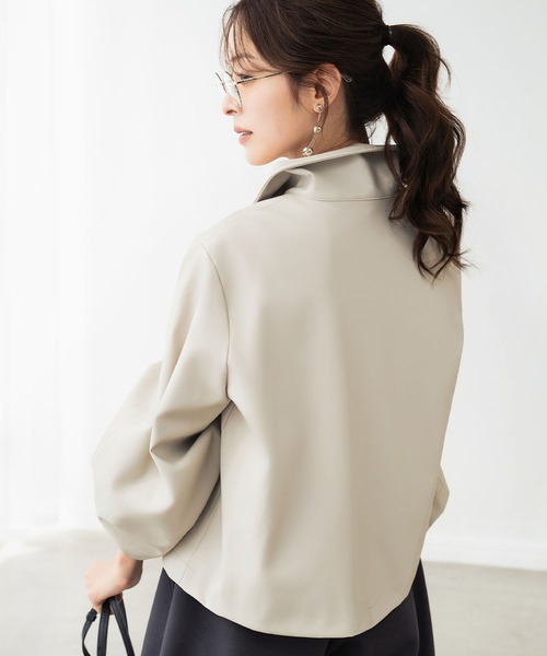 ELFRANK(エルフランク)の「ランタンスリーブ フェイクレザー ジャケット(ブルゾン・レディース・ブラック/ライトベージュ・M/L)」の6枚目の写真