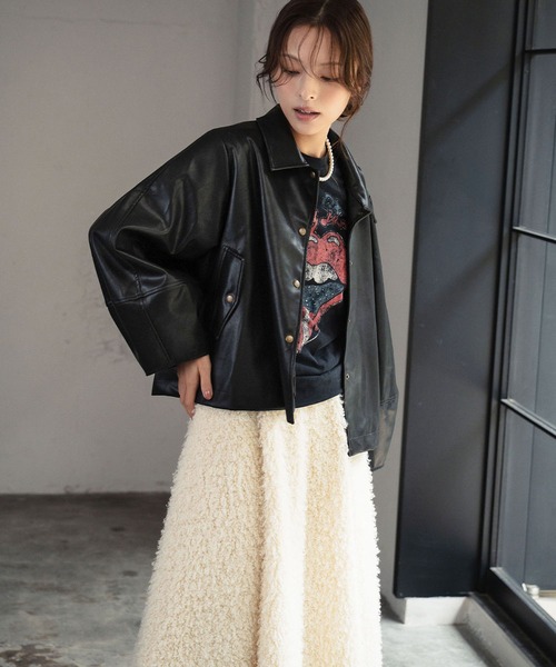 ELFRANK(エルフランク)の「ランタンスリーブ フェイクレザー ジャケット(ブルゾン・レディース・ブラック/ライトベージュ・M/L)」の22枚目の写真