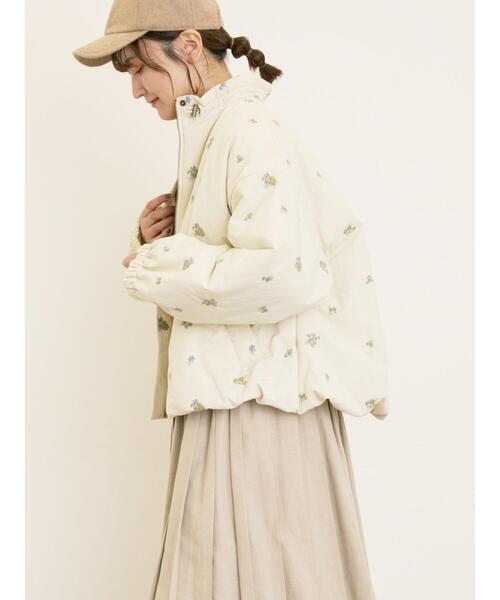 Samansa Mos2（サマンサ モスモス）の「小花総刺繍中綿ジャケット（ノーカラージャケット・レディース・オレンジ/キナリ/ブラック・F）」の7枚目の写真