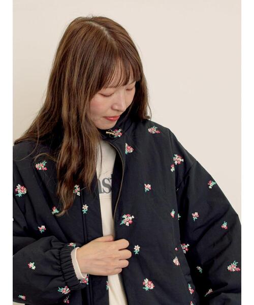 Samansa Mos2（サマンサ モスモス）の「小花総刺繍中綿ジャケット