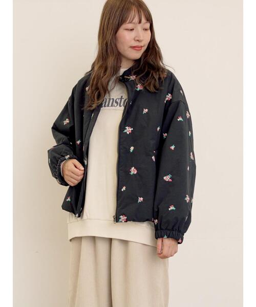 小花総刺繍中綿ジャケット（ノーカラージャケット）｜Samansa Mos2