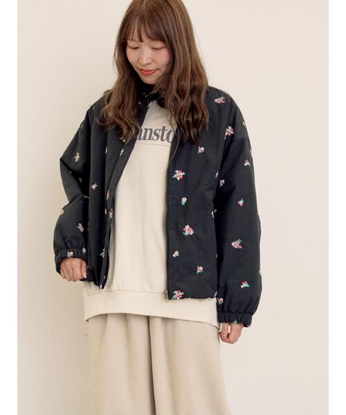 小花総刺繍中綿ジャケット（ノーカラージャケット）｜Samansa Mos2