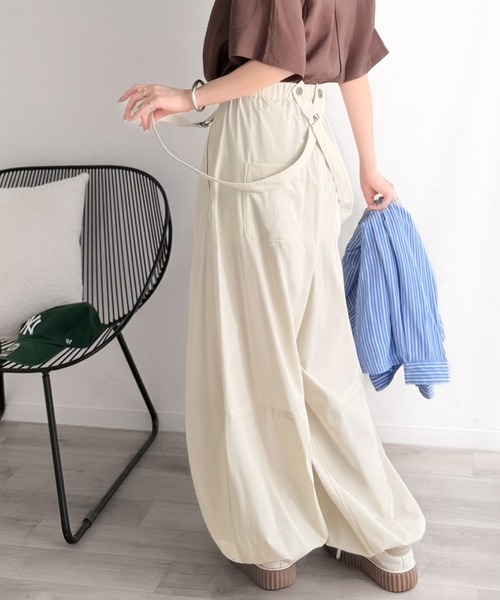 classicalelf(クラシカルエルフ)の「【撥水・UVカット・イージーケア機能付き】アクティブシーンにも頼れる!サスペンダー付きボリュームパンツ(その他パンツ・レディース・アイボリー/ブラック/チャコール・MEDIUM/SMALL/X-LARGE/LARGE)」の10枚目の写真