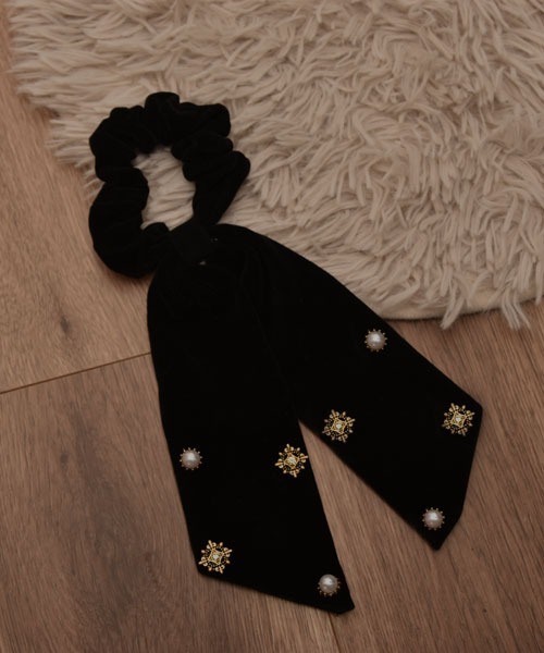 Mayree（メイリー）の「【resonance】ベロア パール モチーフ シュシュ（シュシュ・レディース・ワインレッド/ブラック・FREE）」の4枚目の写真