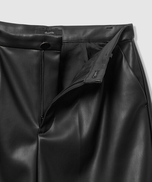 allureville（アルアバイル）の「フェイクレザーバミューダパンツ（その他パンツ・レディース・ブラック・1/2）」の5枚目の写真