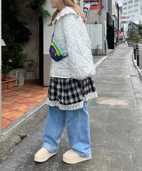w closet(ダブルクローゼット)の「Amフリル中綿ブルゾン(ダウンジャケット/コート・レディース・オフホワイト/ピンク/イエロー・FREE)」の18枚目の写真