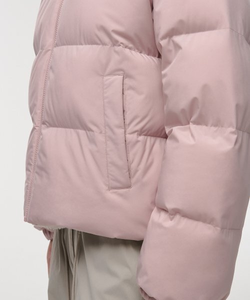 MUSINSA STANDARD WOMAN（ムシンサスタンダードウーマン）の「ウィメンズデイリープファーリバーシブルフリースショートパディングジャケット[ピンク/クリーム]（ダウンジャケット/コート・レディース・その他・SMALL/MEDIUM/LARGE/X-SMALL）」の6枚目の写真