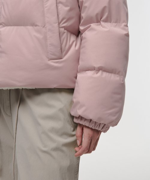 MUSINSA STANDARD WOMAN（ムシンサスタンダードウーマン）の「ウィメンズデイリープファーリバーシブルフリースショートパディングジャケット[ピンク/クリーム]（ダウンジャケット/コート・レディース・その他・SMALL/MEDIUM/LARGE/X-SMALL）」の7枚目の写真