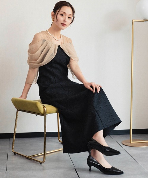 LOWO(ロワ)の「ドレス・ビジネス・カジュアルにも対応|シーンを選ばないエナメルヒール パンプス 結婚式 オフィス ローヒール 歩きやすい(パンプス・レディース・ブラック/ベージュ・36/37/38/39/40)」の4枚目の写真