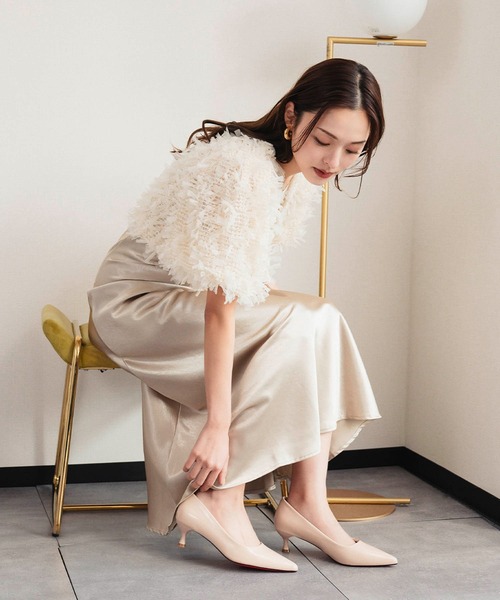 LOWO(ロワ)の「ドレス・ビジネス・カジュアルにも対応|シーンを選ばないエナメルヒール パンプス 結婚式 オフィス ローヒール 歩きやすい(パンプス・レディース・ブラック/ベージュ・36/37/38/39/40)」の9枚目の写真