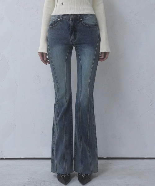 AVANDRESS(アバンドレス )の「Thin Bootscut Pants DEEP BLUE(デニムパンツ・レディース・ダークブルー・SMALL/MEDIUM/LARGE/X-LARGE)」の3枚目の写真
