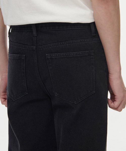MUSINSA STANDARD（ムシンサスタンダード）の「裏起毛ストレートデニムパンツ[ウォッシュドブラック]（デニムパンツ・メンズ・その他・27/28/29/34/32/30/31/33/26/40/38/42/36）」の5枚目の写真