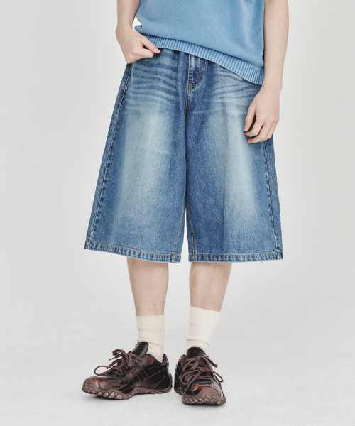 Wacky WiLLy(ワッキーウィリー)の「バミューダデニムミドルパンツブルー(デニムパンツ・レディース・その他・SMALL/MEDIUM/LARGE/X-LARGE)」の2枚目の写真
