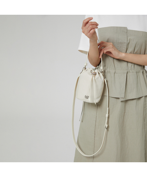 LAP(ラップ)の「MINIMAL BUCKET BAG AR7AB841(トートバッグ・レディース・ブラック/ピンク/ブルー/アイボリー・FREE)」の5枚目の写真