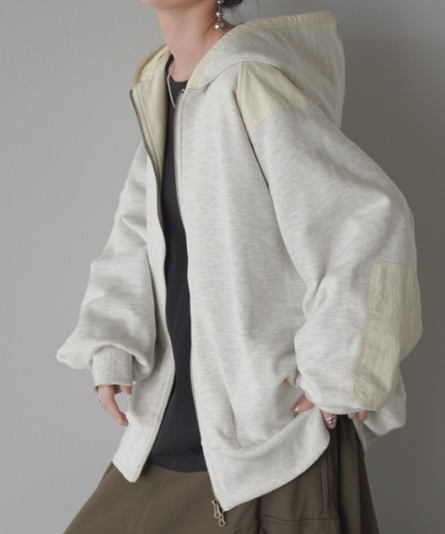 HUG.U(ハグユー)の「異素材mixオーバーサイズパーカー(パーカー・レディース・ライトグレー/オリーブ/ブラック/オフホワイト・FREE)」の1枚目の写真