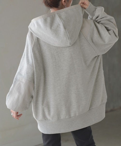 HUG.U(ハグユー)の「異素材mixオーバーサイズパーカー(パーカー・レディース・ライトグレー/オリーブ/ブラック/オフホワイト・FREE)」の5枚目の写真
