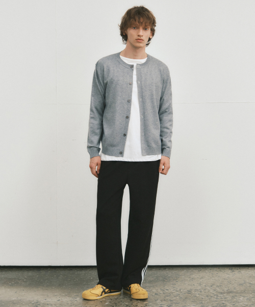 WEDNESDAY OASIS（ウェンズデーオアシス）の「クロップクルーネックニットカーディガン_GRAY(WC25-KN63)（カーディガン/ボレロ・メンズ・グレー・MEDIUM/LARGE）」の2枚目の写真