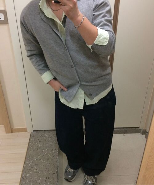 WEDNESDAY OASIS（ウェンズデーオアシス）の「クロップクルーネックニットカーディガン_GRAY(WC25-KN63)（カーディガン/ボレロ・メンズ・グレー・MEDIUM/LARGE）」の4枚目の写真