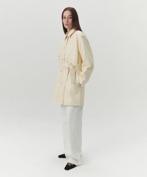 LEVAR（レバー）の「Faux Leather Half Trench Coat - Butter（ライダースジャケット・レディース・ライトイエロー・FREE）」の3枚目の写真