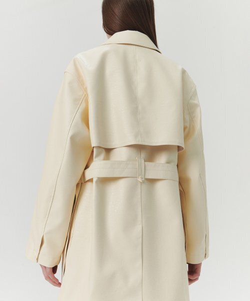 LEVAR（レバー）の「Faux Leather Half Trench Coat - Butter（ライダースジャケット・レディース・ライトイエロー・FREE）」の4枚目の写真
