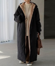 HUG.U（ハグユー）の「リバーシブル 撥水 × 中綿 × エコファー ロングアウター（ノーカラーコート・レディース）」