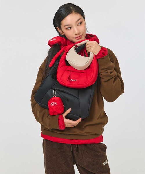 EMIS(イミス)の「PADDED ZIP POCKET SHOULDER BAG(ショルダーバッグ・レディース・バーガンディー/ベージュ/ブラック/ブルー・FREE)」の17枚目の写真