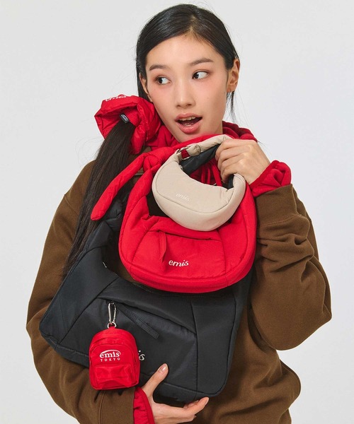 EMIS(イミス)の「PADDED ZIP POCKET SHOULDER BAG(ショルダーバッグ・レディース・バーガンディー/ベージュ/ブラック/ブルー・FREE)」の18枚目の写真