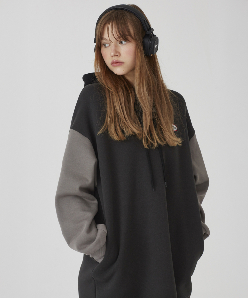 Between A and B（ビトウィーンエイアンドビー）の「フードロングジャージ裏起毛ワンピース[チャコール]（ワンピース・レディース・チャコール・FREE）」の6枚目の写真