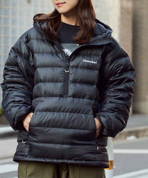 Liberaiders（リベレイダース）の「Liberaiders/リベレイダース DOWN HALF ZIP HOODIE ブランドロゴ アノラックダウンジャケット（ダウンジャケット/コート・メンズ・ブラック・M/L/XL）」の6枚目の写真