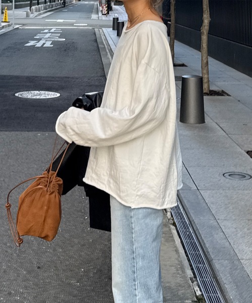 ISOOK（アイスー）の「オフショルダーオーバーサイズスウェット(chiica select) / トップス オフショル スウェット 長袖 ビッグシルエット ルーズ ボートネック  カットオフ 切りっぱなし ブラック ホワイト 白 黒 無地（スウェット・レディース・ブラック/ホワイト・FREE）」の7枚目の写真