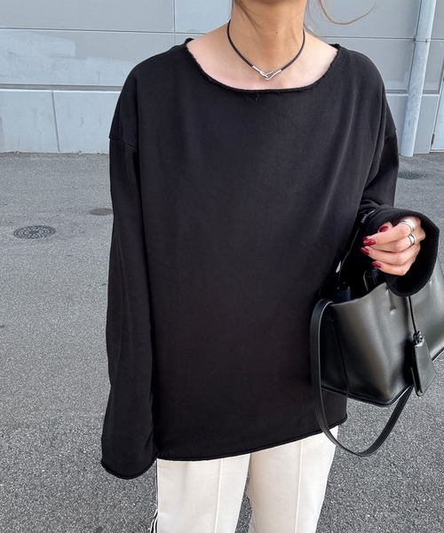 ISOOK（アイスー）の「オフショルダーオーバーサイズスウェット(chiica select) / トップス オフショル スウェット 長袖 ビッグシルエット ルーズ ボートネック  カットオフ 切りっぱなし ブラック ホワイト 白 黒 無地（スウェット・レディース・ブラック/ホワイト・FREE）」の10枚目の写真